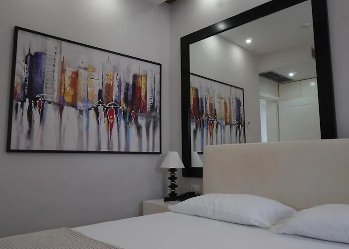 Miami Ii Golem (Tirana)