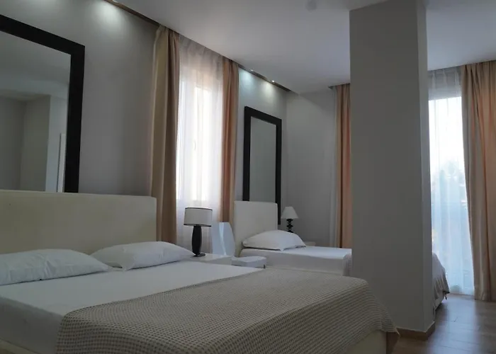 Miami Ii Hotel Golem (Tirana)